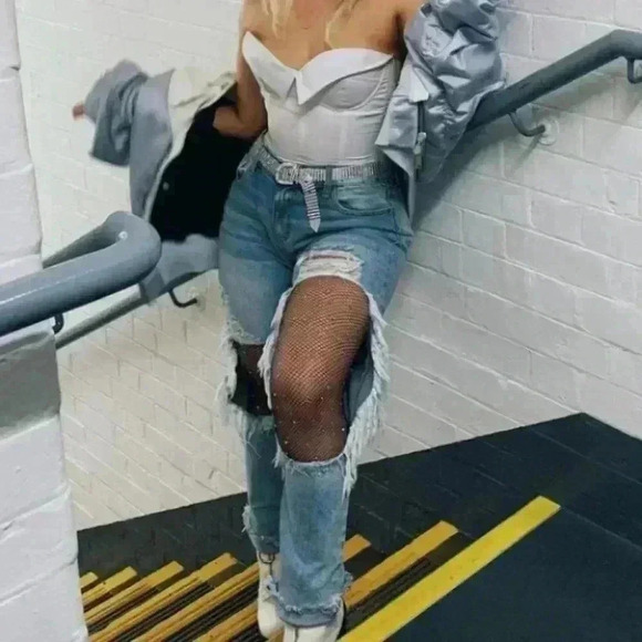 Blown Out Knee Distressed Denim Jeans - Picture 4 of 4